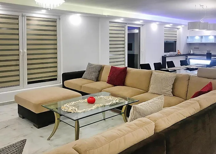 Сasa de vacaciones With Summer Pool Sauna, Whirlpool *