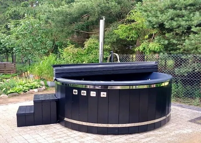With Summer Pool Sauna, Whirlpool Сasa de vacaciones *